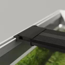 Chihiros Universal LED WRGB 550 včetně stmívače 28W 50-60 cm<br><em>Ilustrační obrázek - může obsahovat dekorace, další produkty a vybavení, které nejsou součástí a musí se dokoupit samostatně.</em>