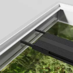 Chihiros Universal LED WRGB 550 včetně stmívače 28W 50-60 cm<br><em>Ilustrační obrázek - může obsahovat dekorace, další produkty a vybavení, které nejsou součástí a musí se dokoupit samostatně.</em>