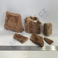 Red wood stones cca 3.7 kg (6 ks)
